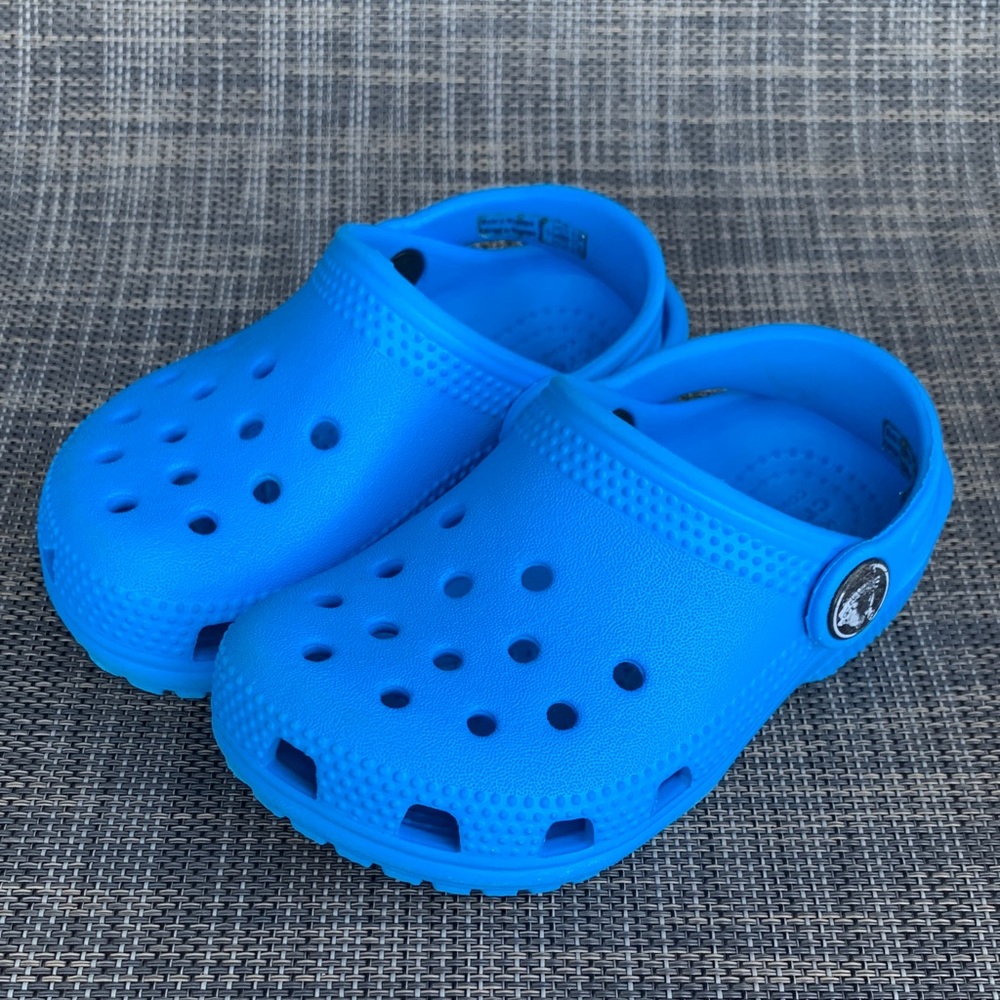 CROCS Classic Clogs Blue Slip on Sandals shoes Unisex Toddler size 7 - Picture 6 of 13
